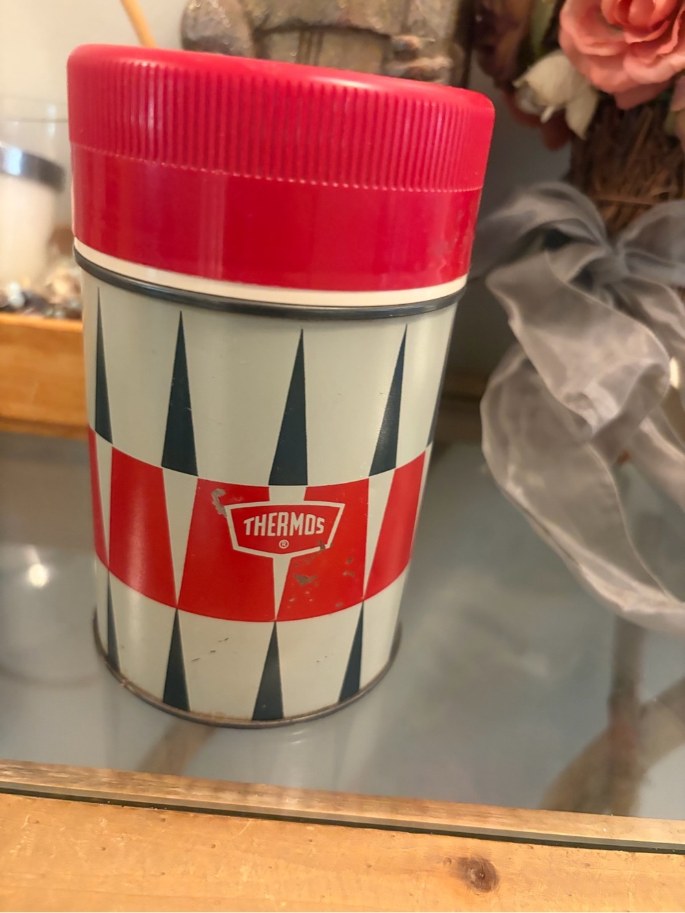 Thermos vintage Red & Blue Geometric Insulated thermos.